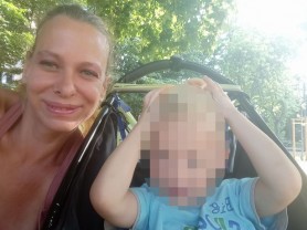 O fostă actriță porno și-a ucis copilul de numai doi ani și a așezat cadavrul pe banda rulantă dintr-un supermarket